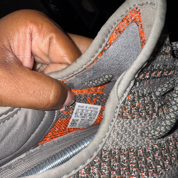 Yeezy Beluga 350s - Picture 2 of 7